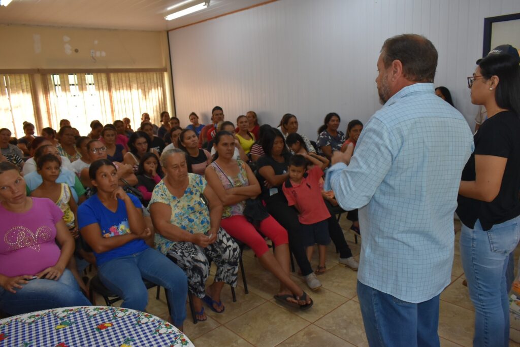 Em reunião, prefeito Donizete Viaro discute a funcionalidade dos programas em execução no CRAS