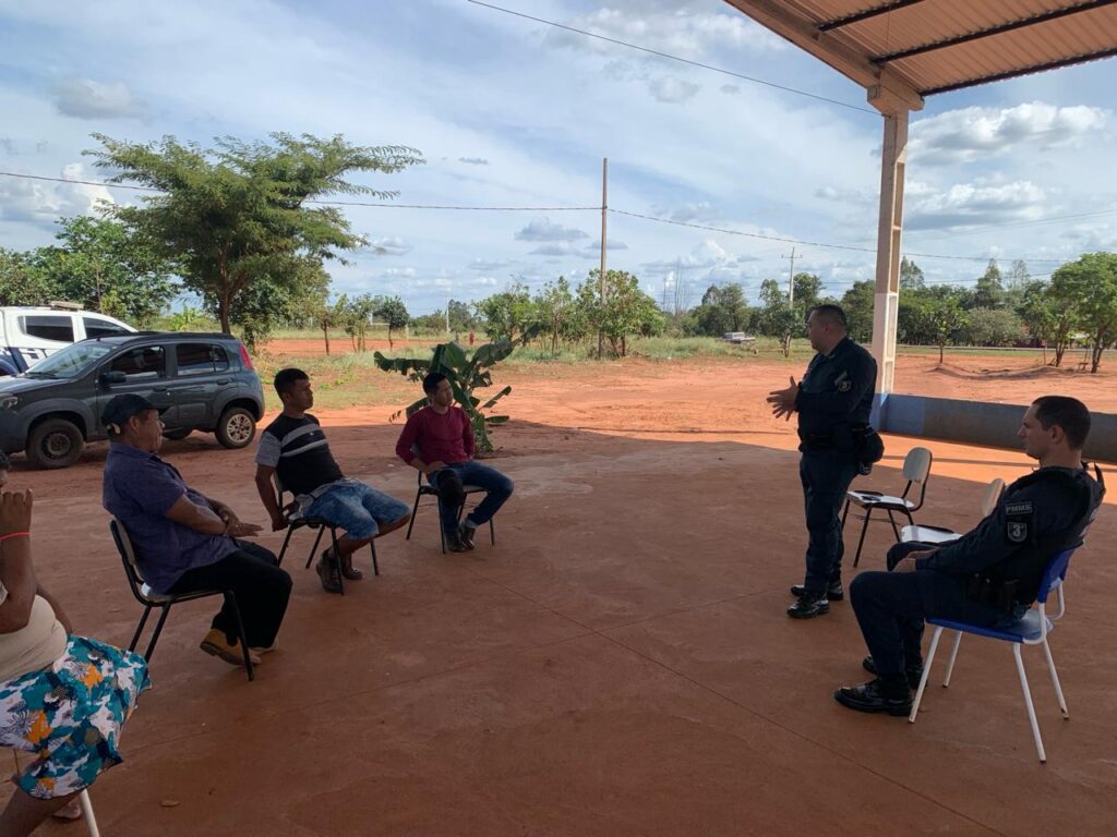 Comandante da Polícia Militar se reúne com membros do Conselho Comunitário de Segurança Indígena (CCSI) das Aldeias Amambai e Limão Verde