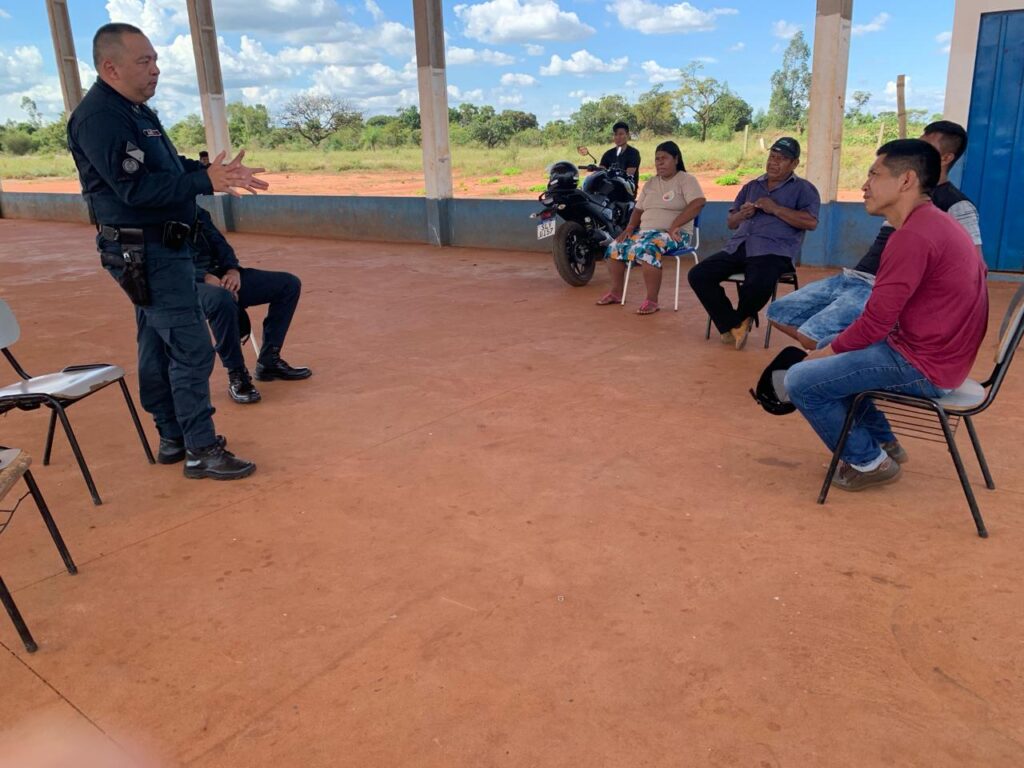 Comandante da Polícia Militar se reúne com membros do Conselho Comunitário de Segurança Indígena (CCSI) das Aldeias Amambai e Limão Verde