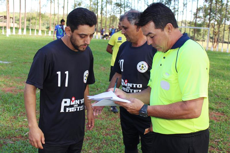 Quatro jogos abriram nesse domingo o 1º Campeonato Rural de Suíço no Loteamento Querência em Amambai