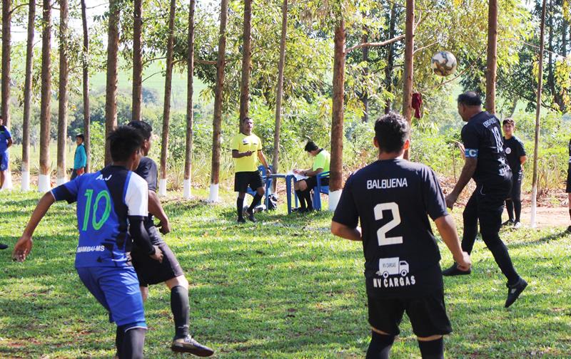 Quatro jogos abriram nesse domingo o 1º Campeonato Rural de Suíço no Loteamento Querência em Amambai