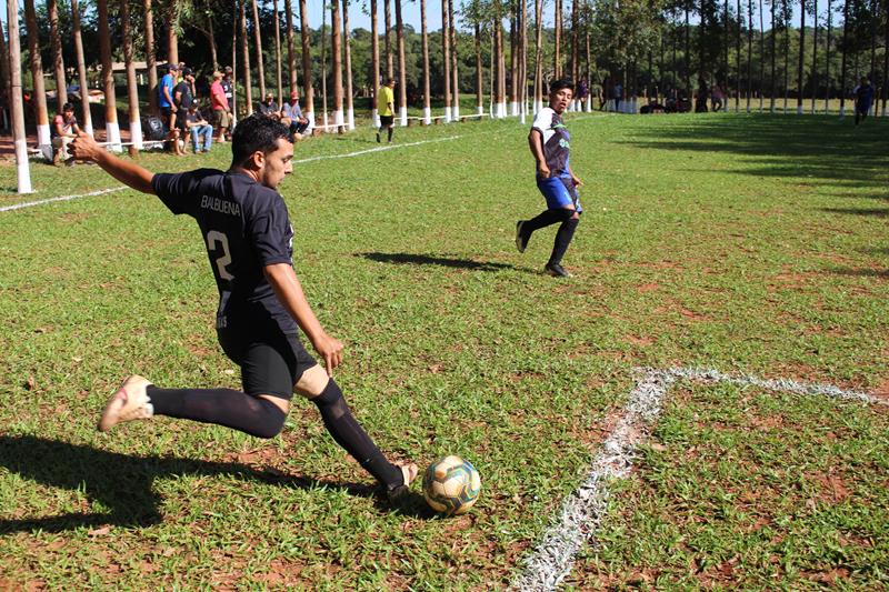 Quatro jogos abriram nesse domingo o 1º Campeonato Rural de Suíço no Loteamento Querência em Amambai