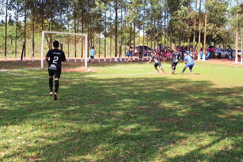 Quatro jogos abriram nesse domingo o 1º Campeonato Rural de Suíço no Loteamento Querência em Amambai