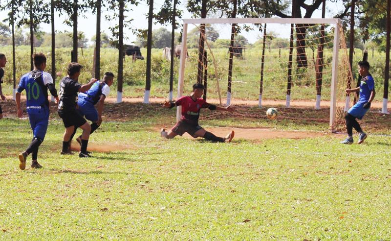 Quatro jogos abriram nesse domingo o 1º Campeonato Rural de Suíço no Loteamento Querência em Amambai