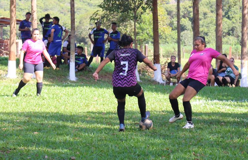 Quatro jogos abriram nesse domingo o 1º Campeonato Rural de Suíço no Loteamento Querência em Amambai