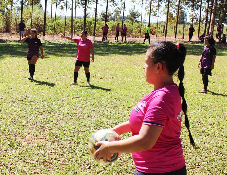 Quatro jogos abriram nesse domingo o 1º Campeonato Rural de Suíço no Loteamento Querência em Amambai