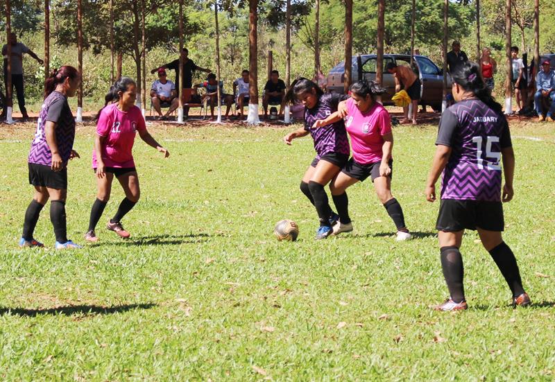 Quatro jogos abriram nesse domingo o 1º Campeonato Rural de Suíço no Loteamento Querência em Amambai