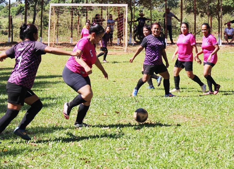 Quatro jogos abriram nesse domingo o 1º Campeonato Rural de Suíço no Loteamento Querência em Amambai