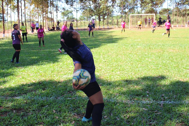 Quatro jogos abriram nesse domingo o 1º Campeonato Rural de Suíço no Loteamento Querência em Amambai