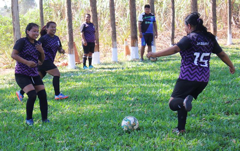 Quatro jogos abriram nesse domingo o 1º Campeonato Rural de Suíço no Loteamento Querência em Amambai