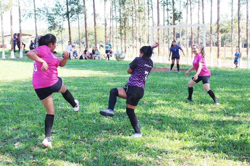 Quatro jogos abriram nesse domingo o 1º Campeonato Rural de Suíço no Loteamento Querência em Amambai