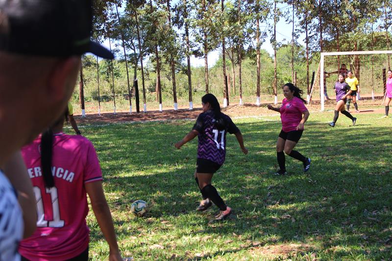 Quatro jogos abriram nesse domingo o 1º Campeonato Rural de Suíço no Loteamento Querência em Amambai