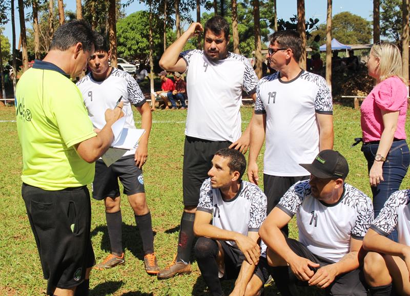 Quatro jogos abriram nesse domingo o 1º Campeonato Rural de Suíço no Loteamento Querência em Amambai