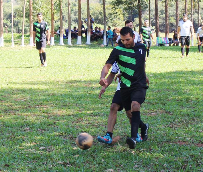 Quatro jogos abriram nesse domingo o 1º Campeonato Rural de Suíço no Loteamento Querência em Amambai