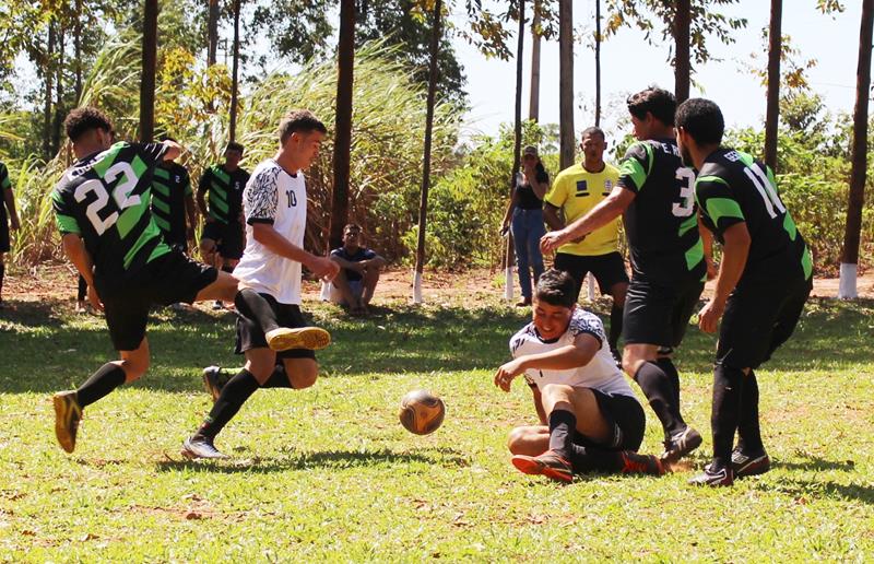 Quatro jogos abriram nesse domingo o 1º Campeonato Rural de Suíço no Loteamento Querência em Amambai