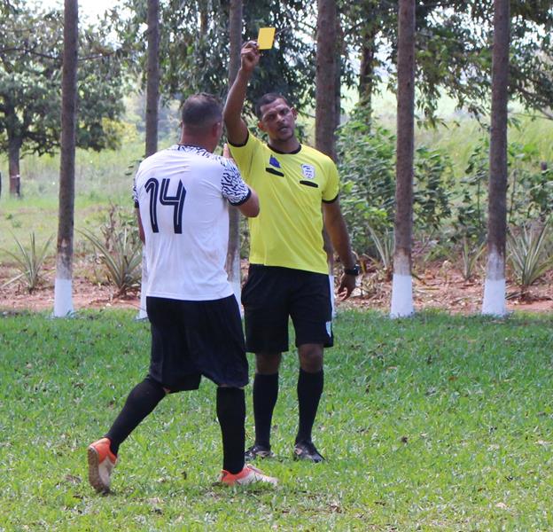 Quatro jogos abriram nesse domingo o 1º Campeonato Rural de Suíço no Loteamento Querência em Amambai