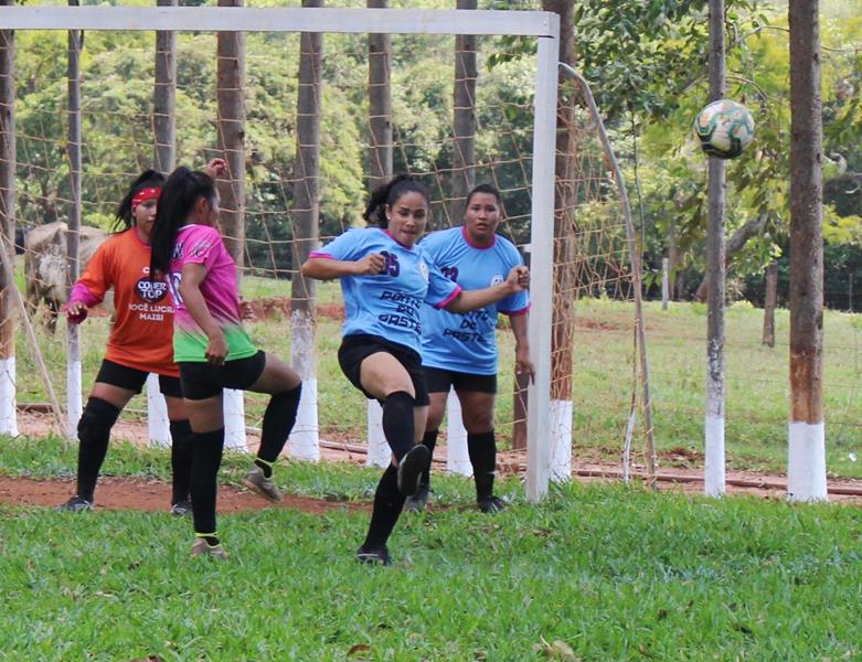 Quatro jogos abriram nesse domingo o 1º Campeonato Rural de Suíço no Loteamento Querência em Amambai