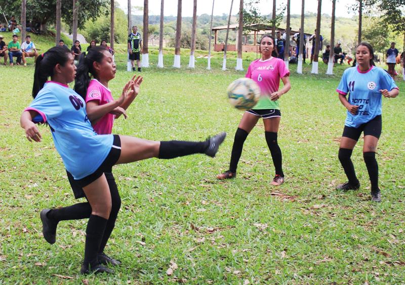 Quatro jogos abriram nesse domingo o 1º Campeonato Rural de Suíço no Loteamento Querência em Amambai