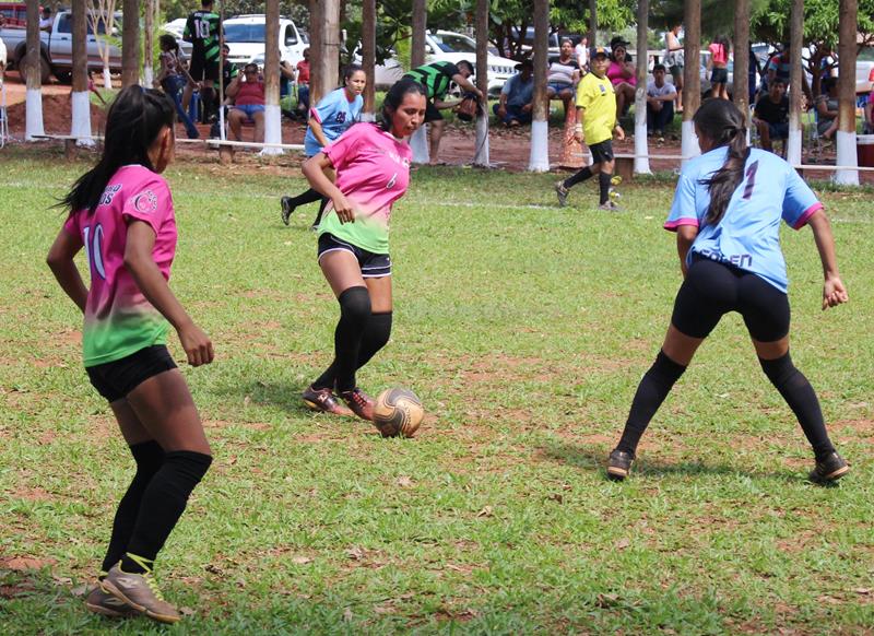 Quatro jogos abriram nesse domingo o 1º Campeonato Rural de Suíço no Loteamento Querência em Amambai