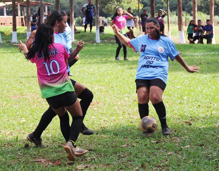 Quatro jogos abriram nesse domingo o 1º Campeonato Rural de Suíço no Loteamento Querência em Amambai