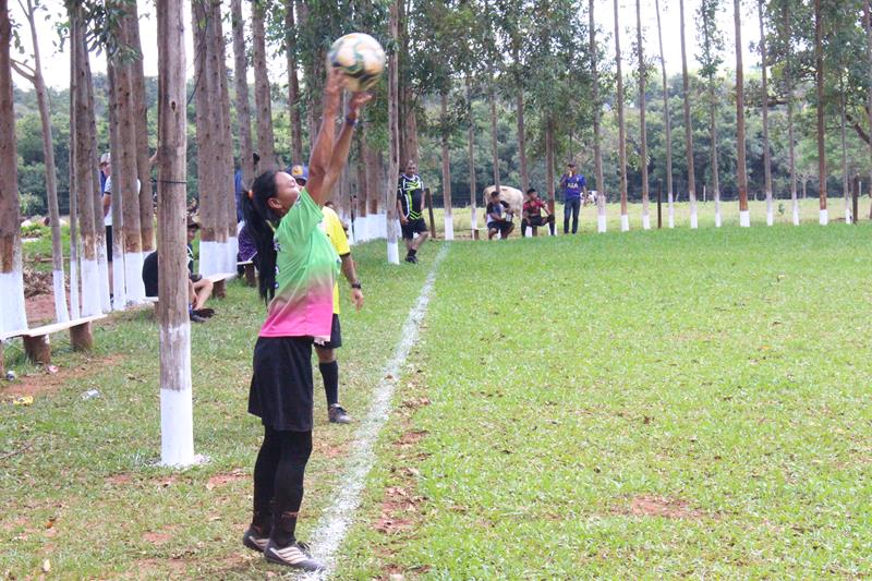 Quatro jogos abriram nesse domingo o 1º Campeonato Rural de Suíço no Loteamento Querência em Amambai