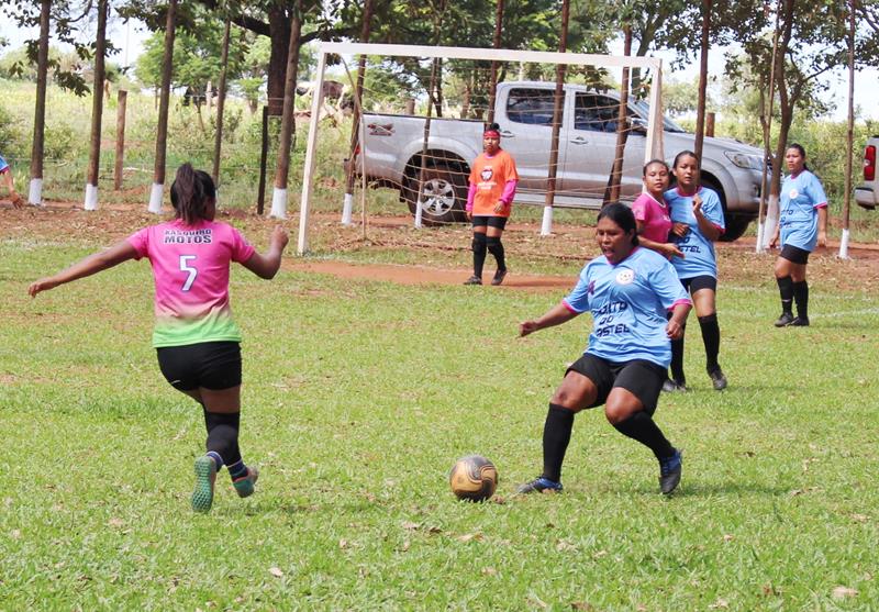 Quatro jogos abriram nesse domingo o 1º Campeonato Rural de Suíço no Loteamento Querência em Amambai