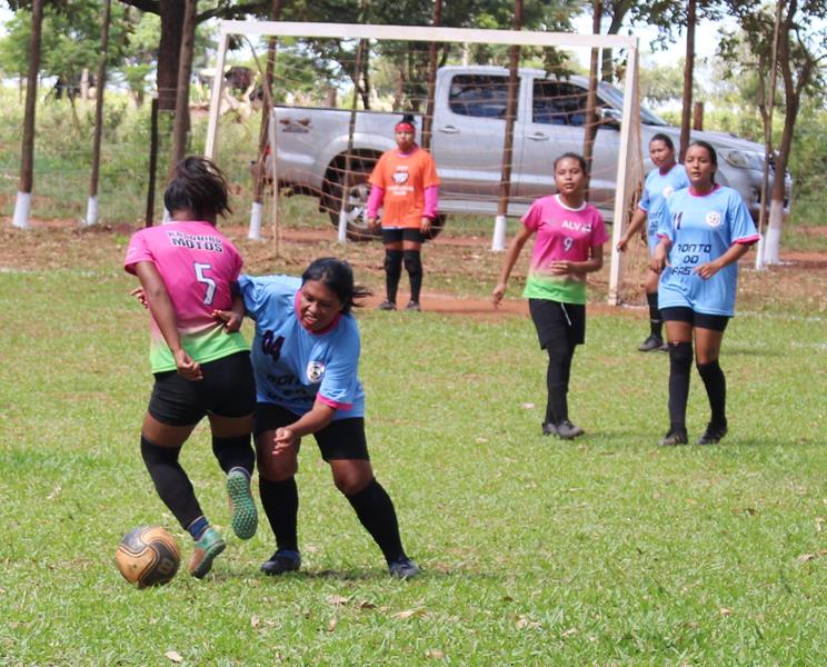 Quatro jogos abriram nesse domingo o 1º Campeonato Rural de Suíço no Loteamento Querência em Amambai