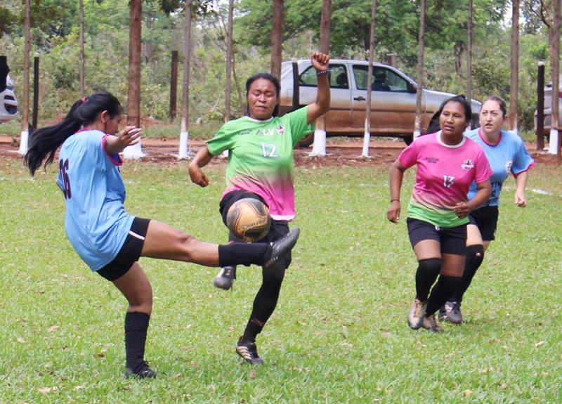 Quatro jogos abriram nesse domingo o 1º Campeonato Rural de Suíço no Loteamento Querência em Amambai