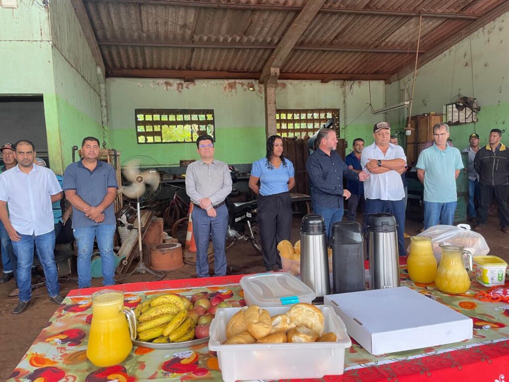 Prefeitura realiza momento devocional em gratidão aos trabalhos da Secretaria de Obras