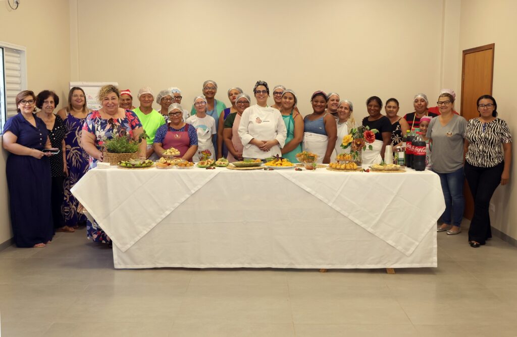 Ação do programa Cidade Empreendedora em Naviraí traz curso de preparo de salgadinhos para festas