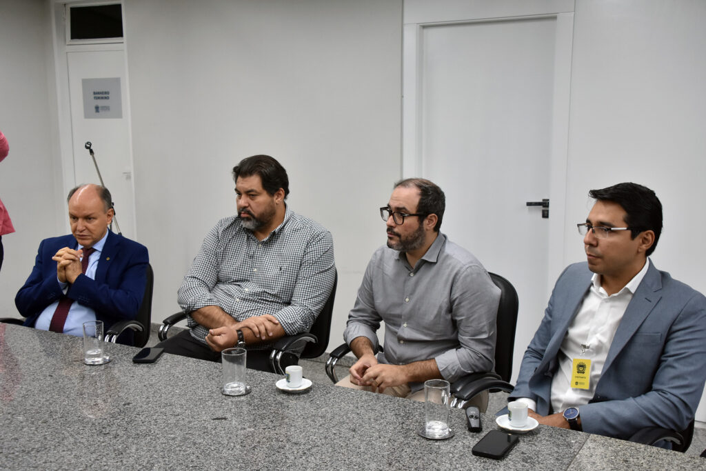 Fiems participa do lançamento da Frente Parlamentar das Energias Renováveis