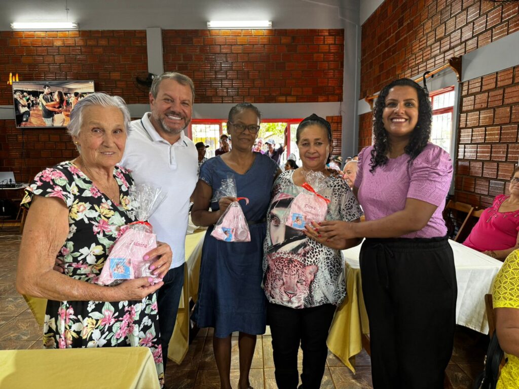 Centro Conviver do Idoso realiza comemoração para homenagear as mães em Paranhos