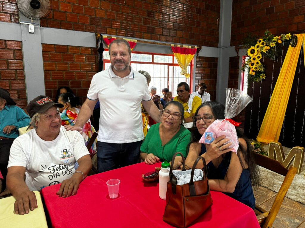 Centro Conviver do Idoso realiza comemoração para homenagear as mães em Paranhos