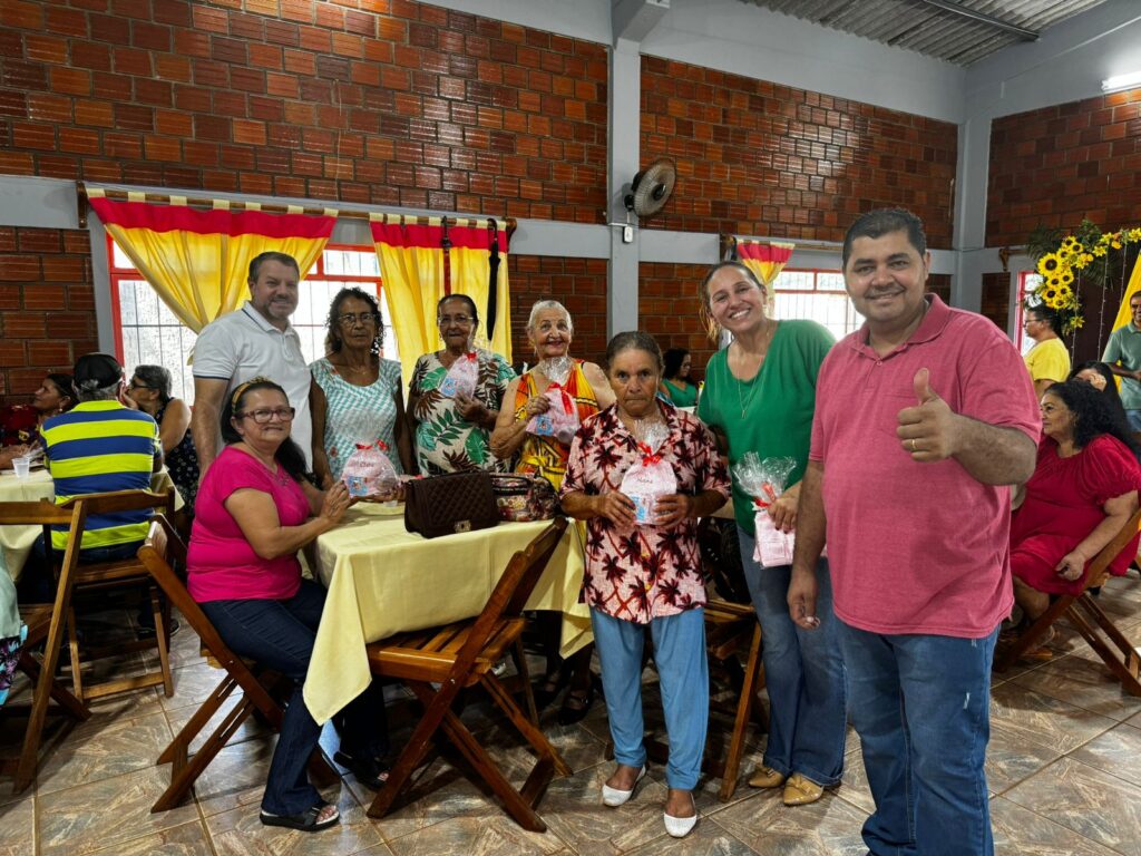 Centro Conviver do Idoso realiza comemoração para homenagear as mães em Paranhos