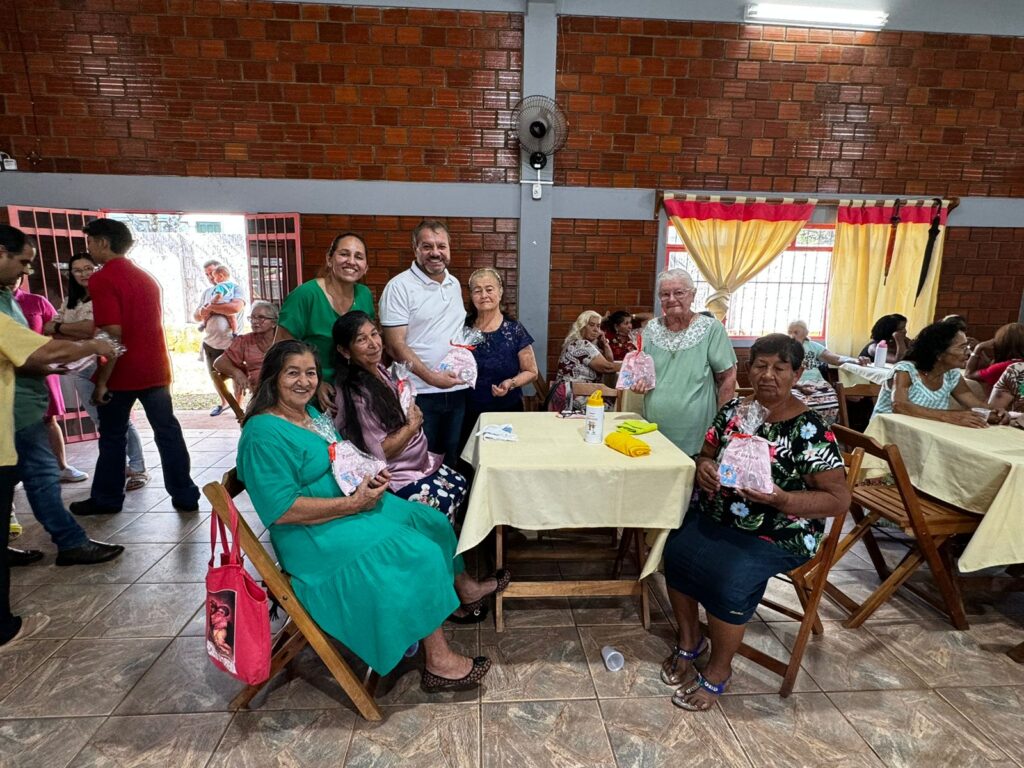 Centro Conviver do Idoso realiza comemoração para homenagear as mães em Paranhos