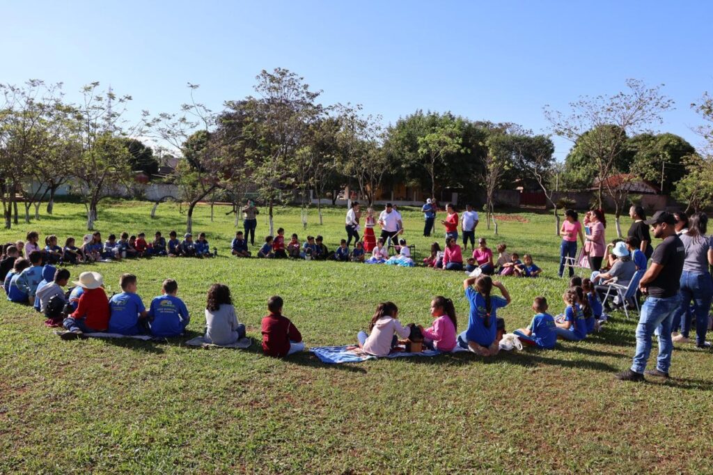 Em Paranhos, Secretaria de Educação realiza roda de tereré com os professores e alunos da REME