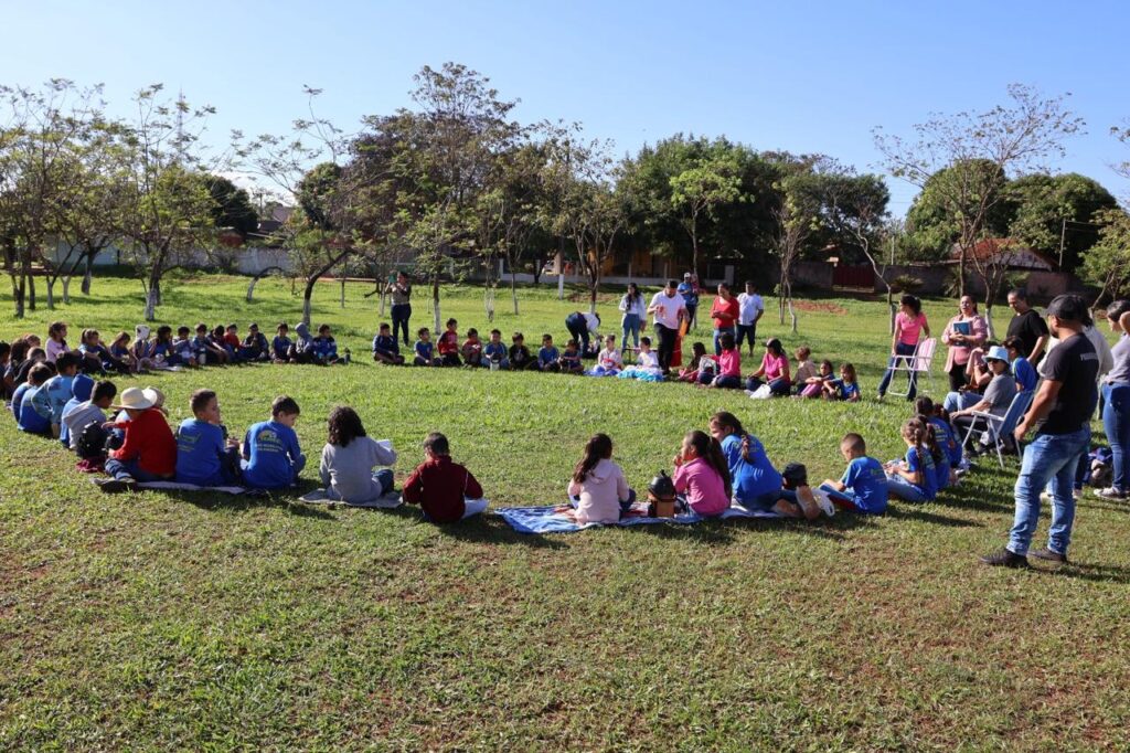 Em Paranhos, Secretaria de Educação realiza roda de tereré com os professores e alunos da REME