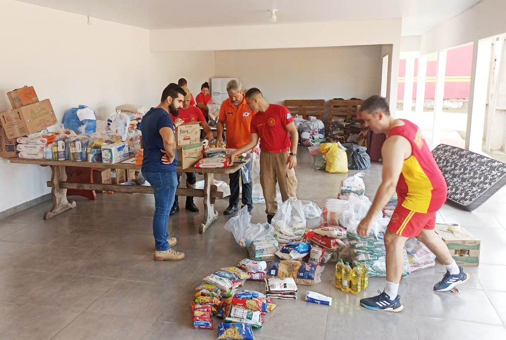 Corpo de Bombeiros de Amambai segue recebendo donativos em prol as famílias impactadas pela chuva no RS