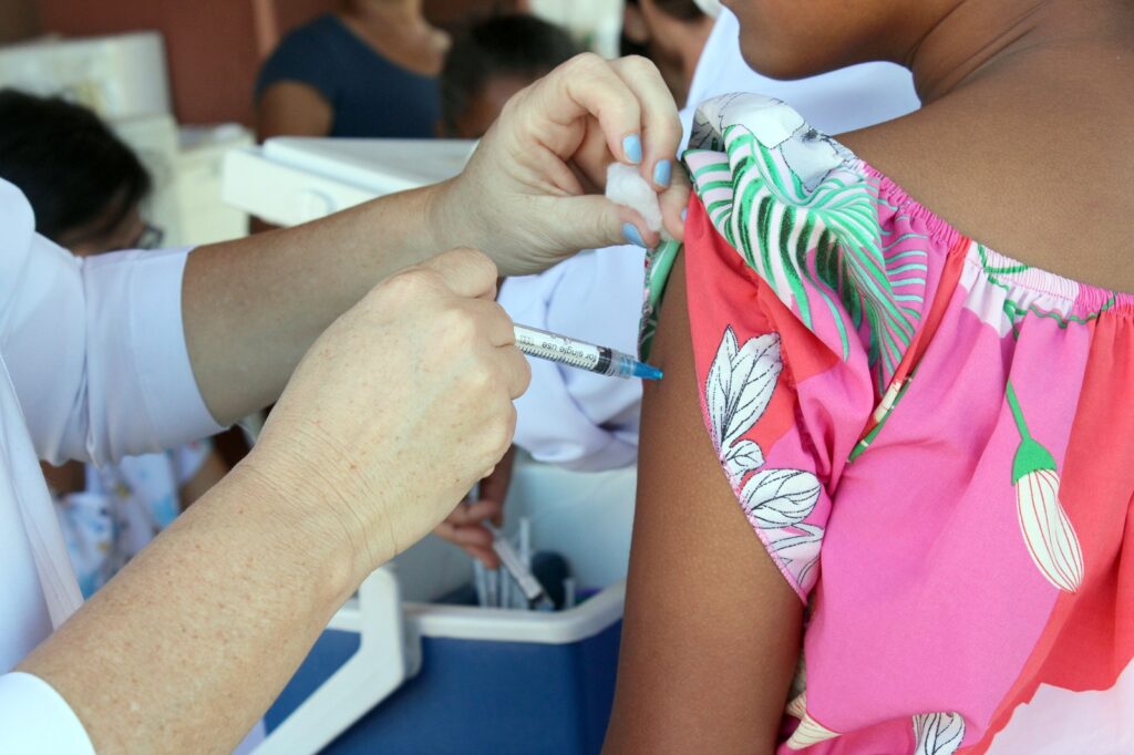 Vacinação contra a gripe em Naviraí é ampliada para todas as pessoas acima de 6 meses de idade