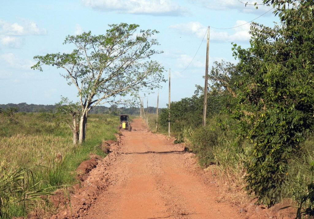 Prefeitura executa ações de reconstrução dos acessos ao Parque Natural Municipal de Naviraí