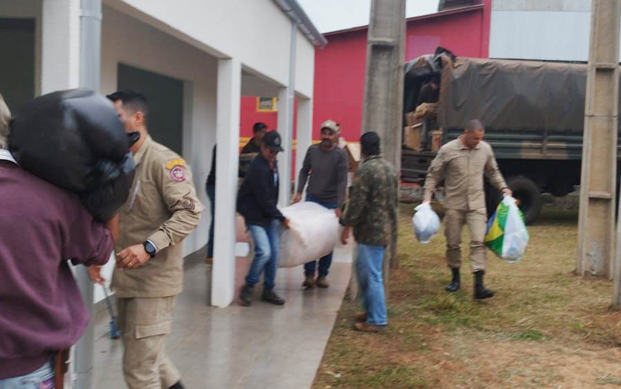 Corpo de Bombeiros de Amambai segue recebendo donativos em prol as famílias impactadas pela chuva no RS