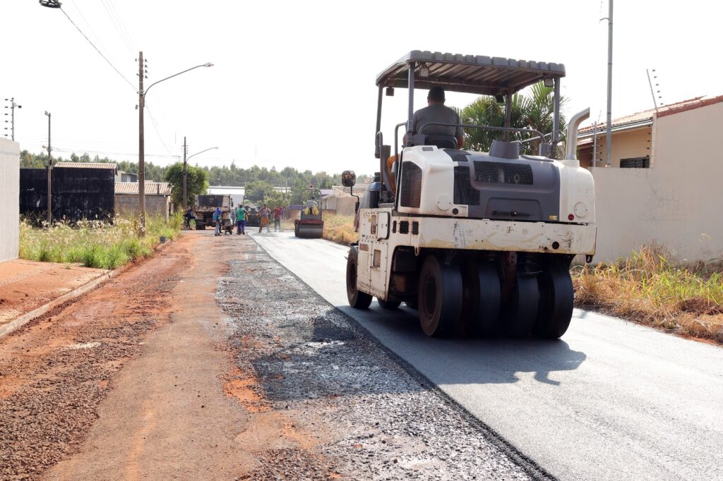 Com recursos próprios, Prefeitura de Naviraí prossegue obra de recapeamento do Portinari II