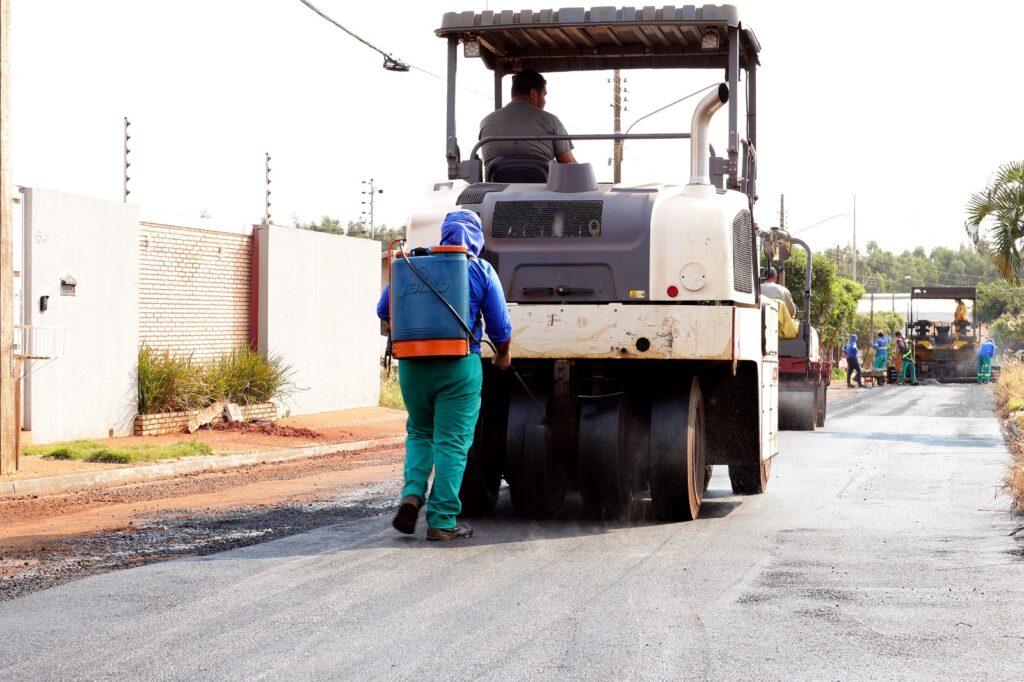 Com recursos próprios, Prefeitura de Naviraí prossegue obra de recapeamento do Portinari II