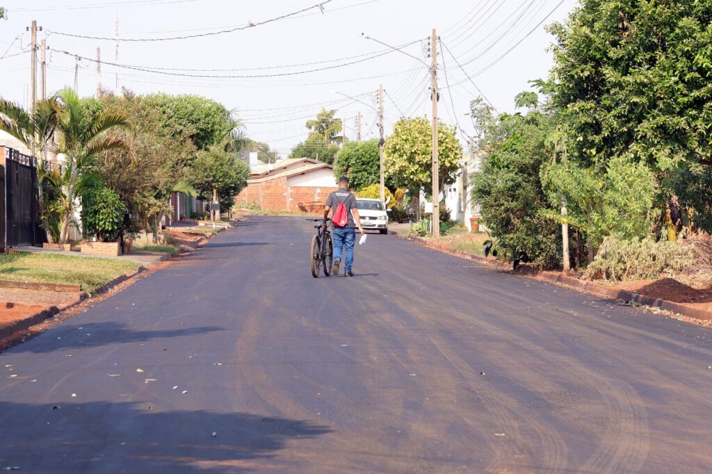 Com recursos próprios, Prefeitura de Naviraí prossegue obra de recapeamento do Portinari II