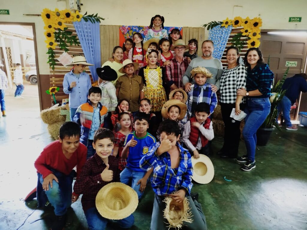 Prefeito Donizete prestigia festa junina da Escola Municipal Vereador Ivo Ilmo Wachsmann