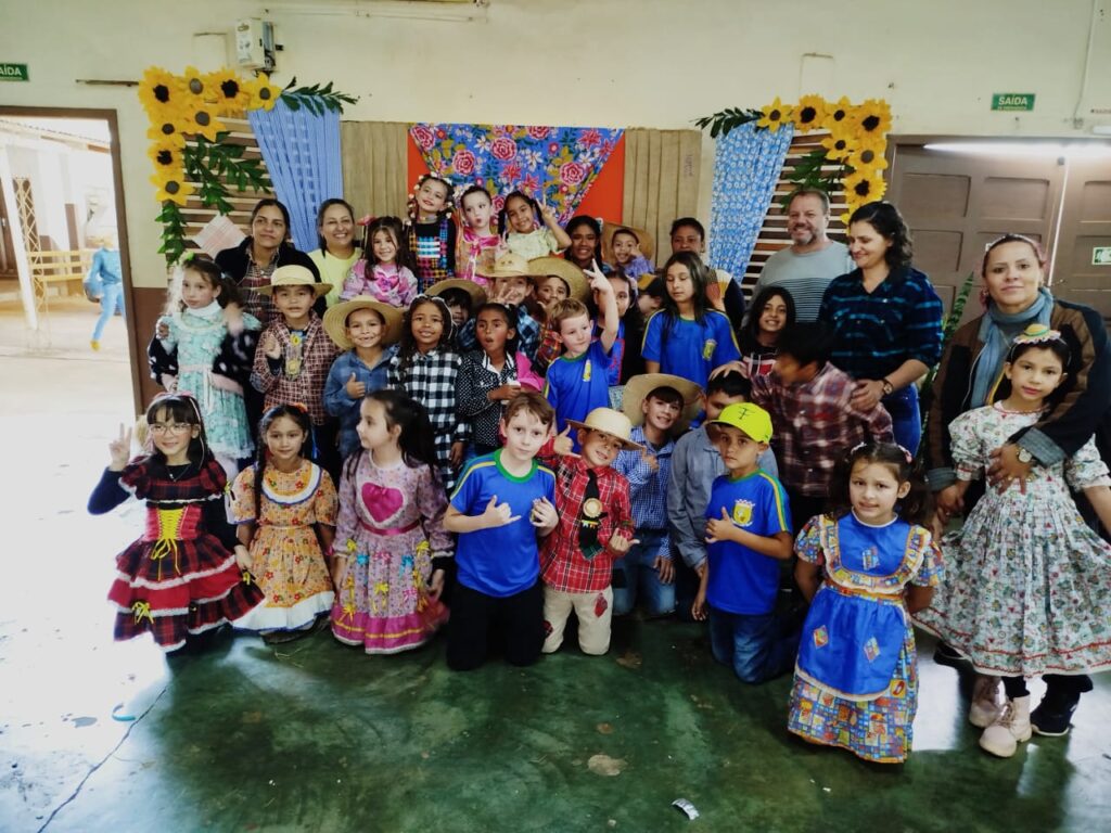 Prefeito Donizete prestigia festa junina da Escola Municipal Vereador Ivo Ilmo Wachsmann