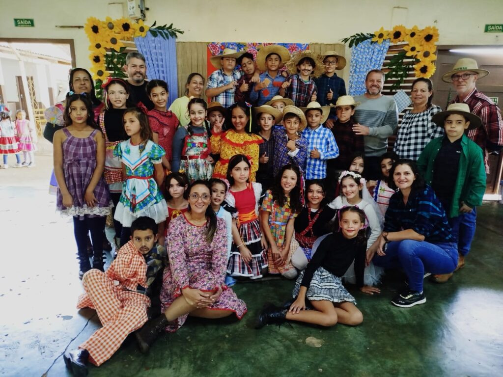 Prefeito Donizete prestigia festa junina da Escola Municipal Vereador Ivo Ilmo Wachsmann