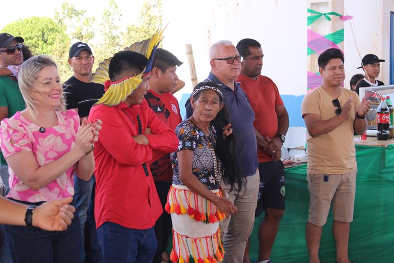 Abertura da 1ª Copa Terrão de Futebol masculino e feminino em Amambai