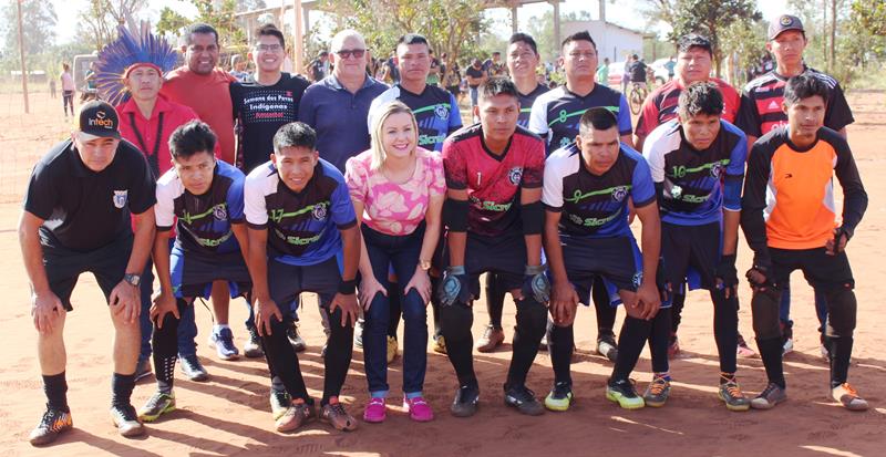 Abertura da 1ª Copa Terrão de Futebol masculino e feminino em Amambai