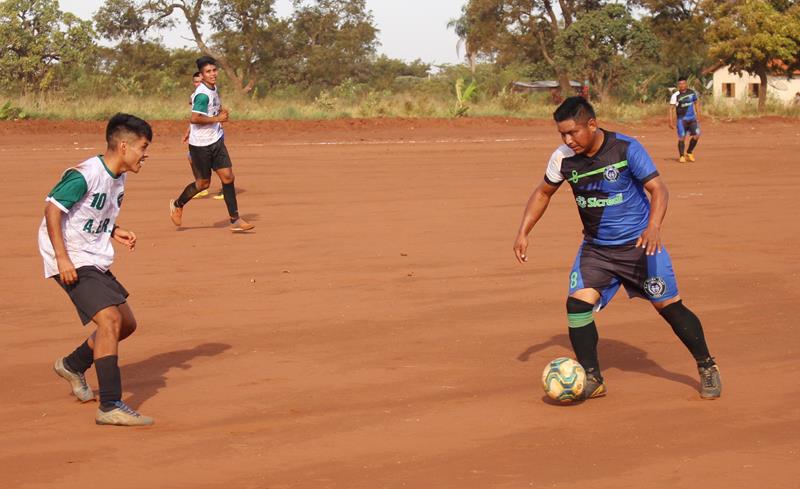 Abertura da 1ª Copa Terrão de Futebol masculino e feminino em Amambai